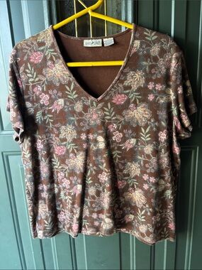 White Stag Brown Floral V‑Neck Short Sleeve Tee 1990’s